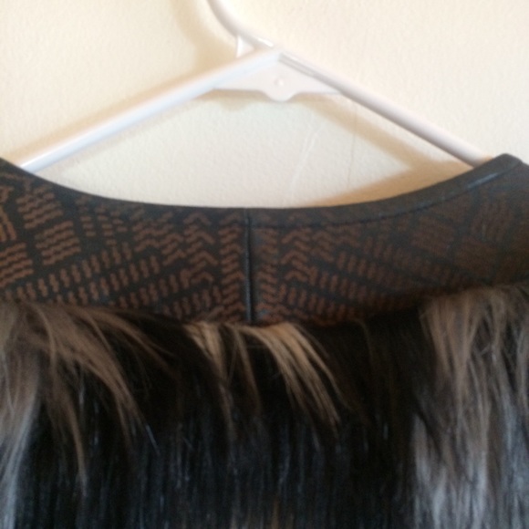 Twelfth Street Cynthia Vincent faux fur vest EUC - Picture 7 of 8